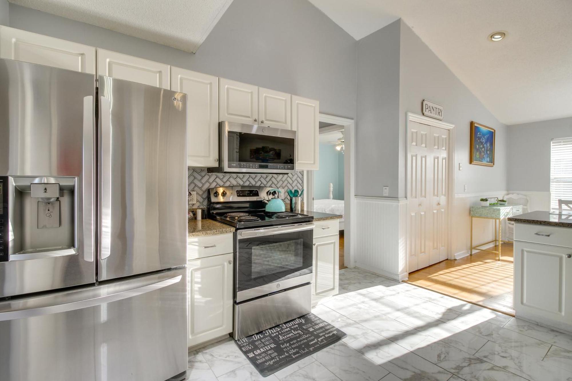 Pet-friendly Gem - 12 Mi To Tybee Island!